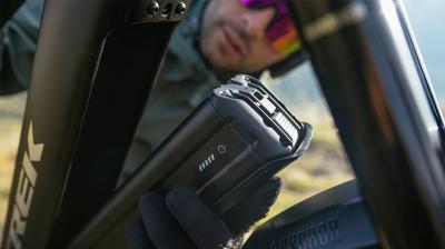 Trek Powerfly+ 6 EU S 27.5 Lunar Silver/Mercury Produktbild 2